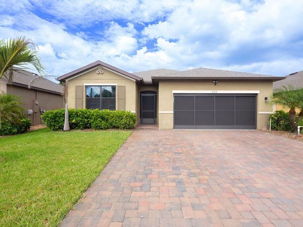 629 Old Country Rd SE, Palm Bay, FL 32909