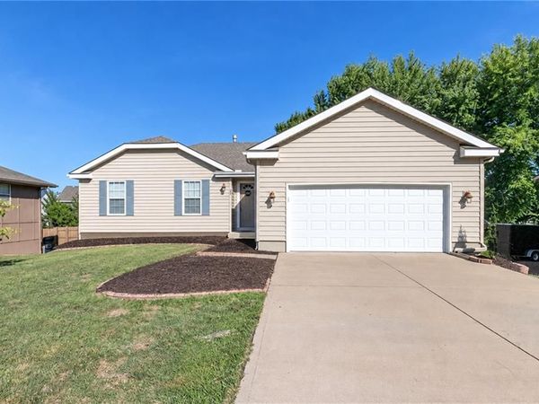 300 NE 6th Street, Blue Springs, MO 64014