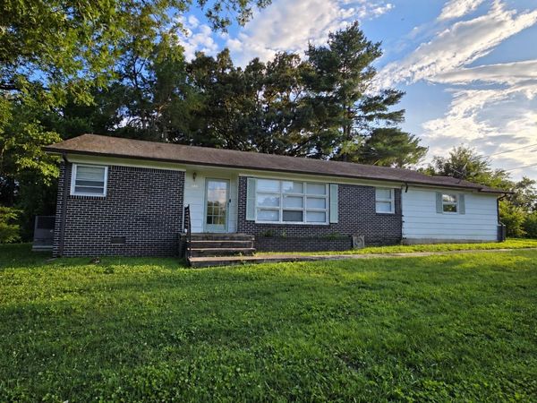 300 Edgewater Dr, Winchester, TN 37398
