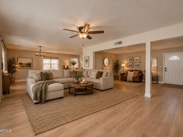 3040 E DAHLIA Drive, Phoenix, AZ 85032
