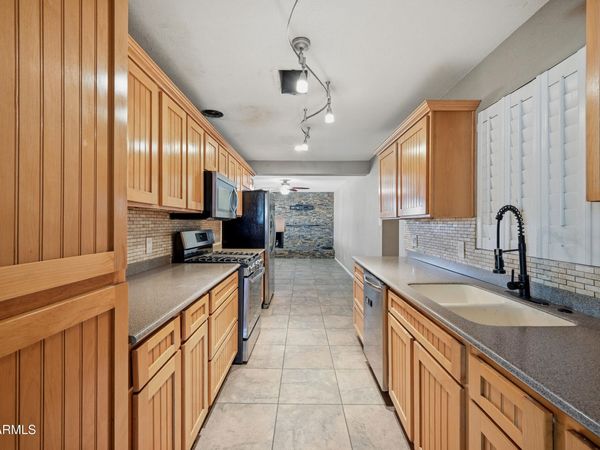 2301 W CHEERY LYNN Road, Phoenix, AZ 85015