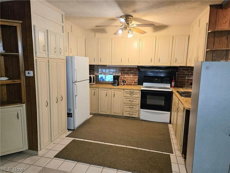 1531 Guenevere Street, Streetsboro, OH 44241 Photo 3