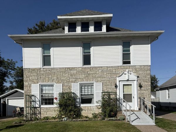 920 11th Avenue, Clinton, IA 52732