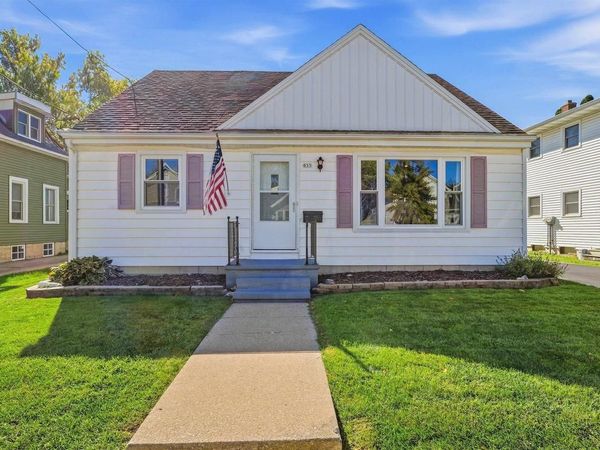 855 W 12TH AVENUE, Oshkosh, WI 54902