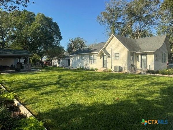 213 W Broadway Street , Cuero, TX 77954