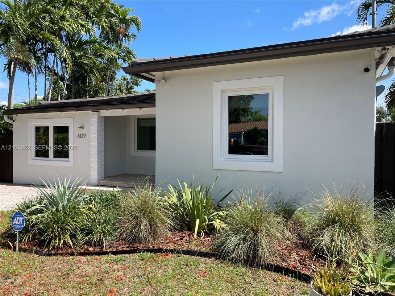 6129 SW 28th St , Miami, FL 33155 Photo
