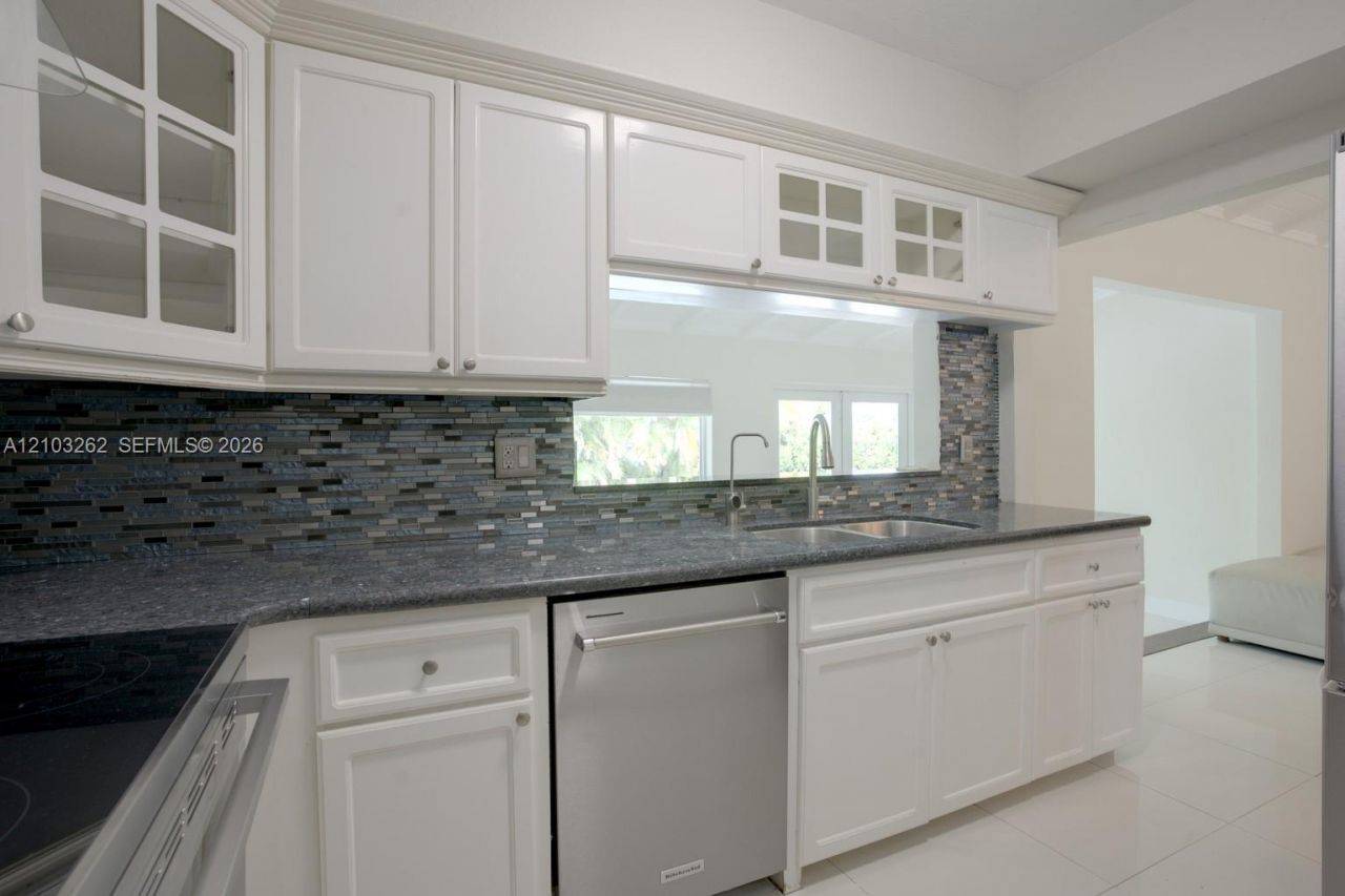 6129 SW 28th St , Miami, FL 33155 Photo