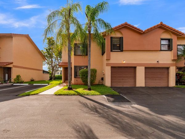 942 SW 113th Terrace, Pembroke Pines, FL 33025