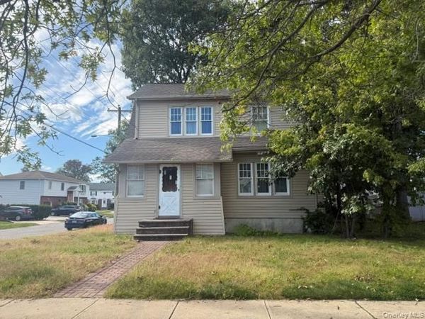 186 Rockaway Parkway , Valley Stream, NY 11580