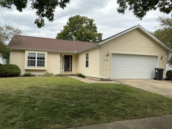 2206 E Pennsylvania Avenue, Urbana, IL 61802