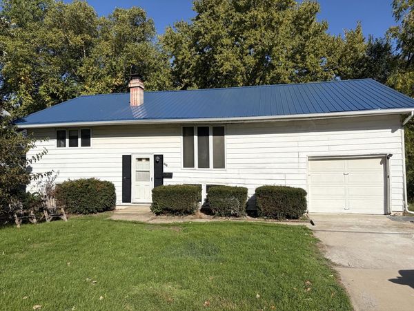 808 N Jefferson Avenue , Dixon, IL 61021