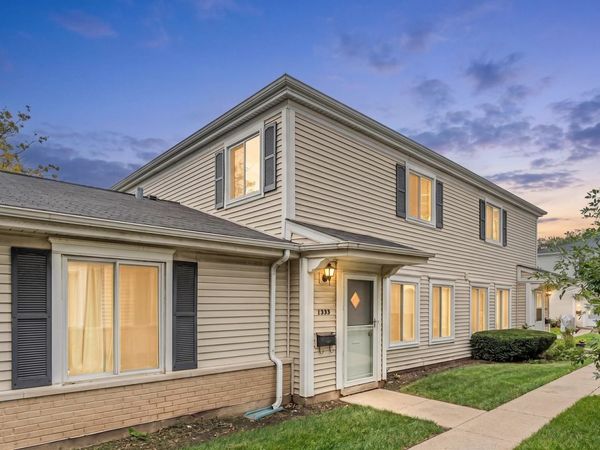 1353 Cove Drive , Unit 207B, Prospect Heights, IL 60070