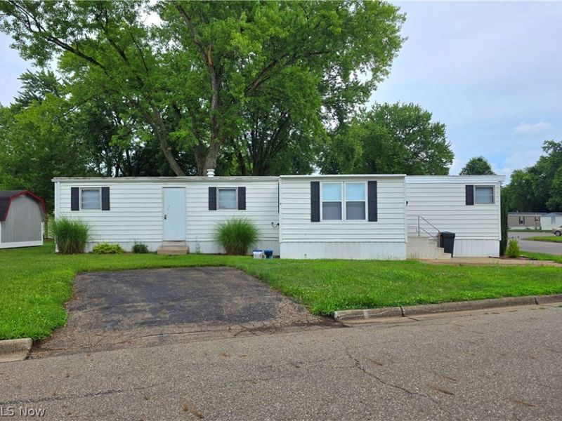 104 Tarpon Circle SE, New Philadelphia, OH 44663 Photo 1