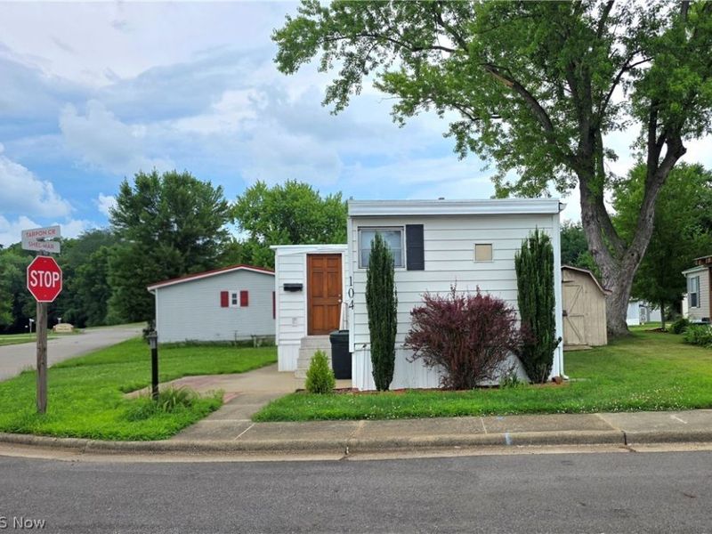 104 Tarpon Circle SE, New Philadelphia, OH 44663 Photo 2