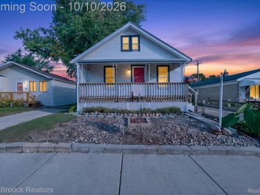 36 W Brickley Avenue, Hazel Park, Mi 48030