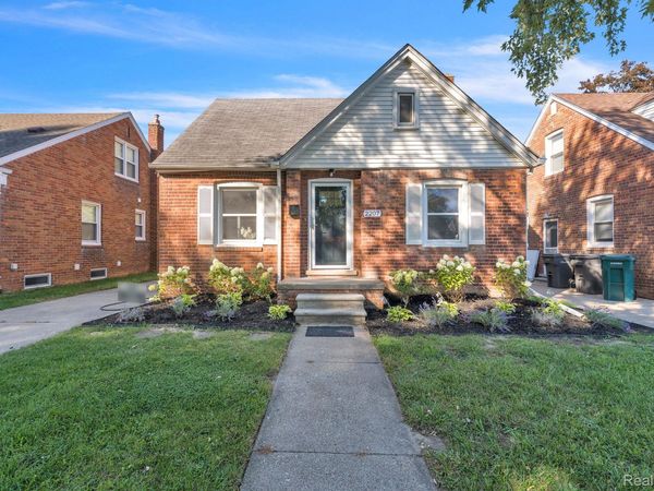 2207 Kingsbury Avenue, Dearborn, Mi 48128