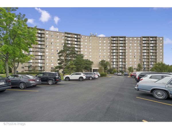 6340 Americana Drive , Unit 911, Willowbrook, IL 60527