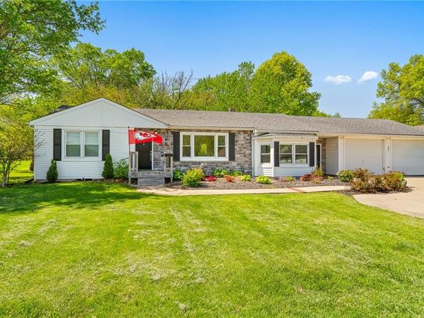 107 S Johnson Drive, Odessa, MO 64076