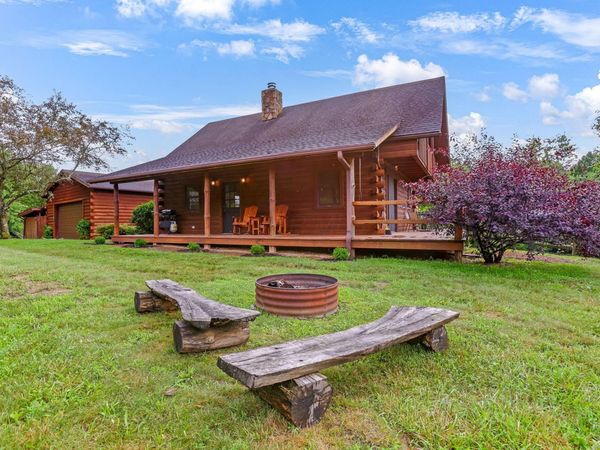 35 White Road , Nelsonville, OH 45764