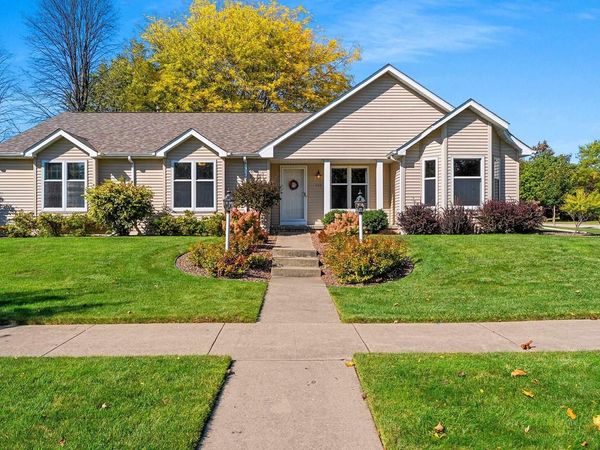102 ACREVIEW DRIVE, De Pere, WI 54115