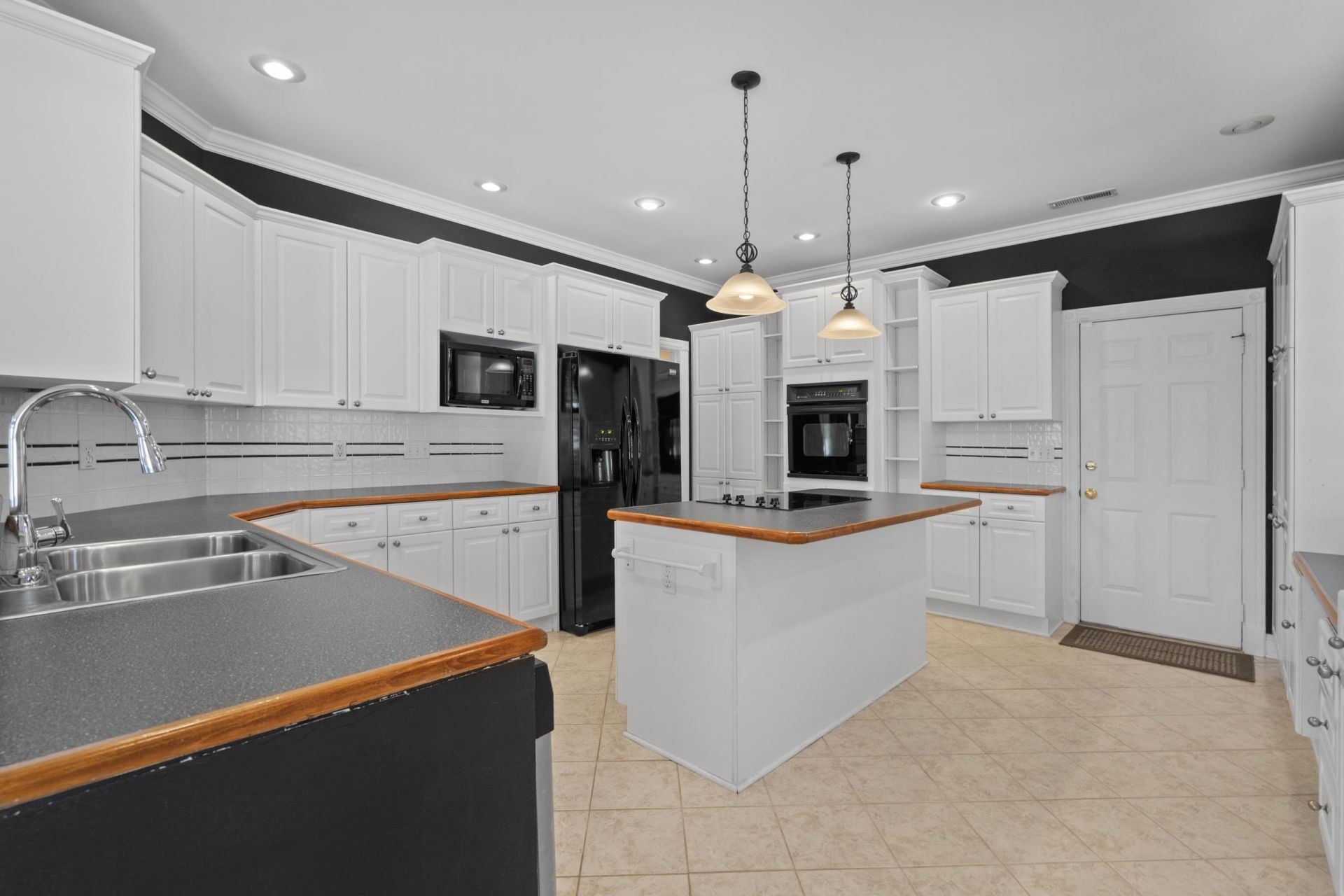 2371 Covington Dr. Photo 4