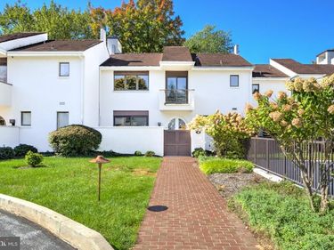 9 AVIGNON, Unit 9, DEVON, PA 19333