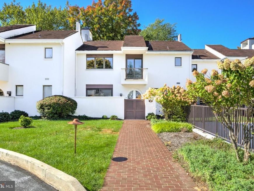 9 Avignon , Unit 9, Devon, PA 19333 Main Photo