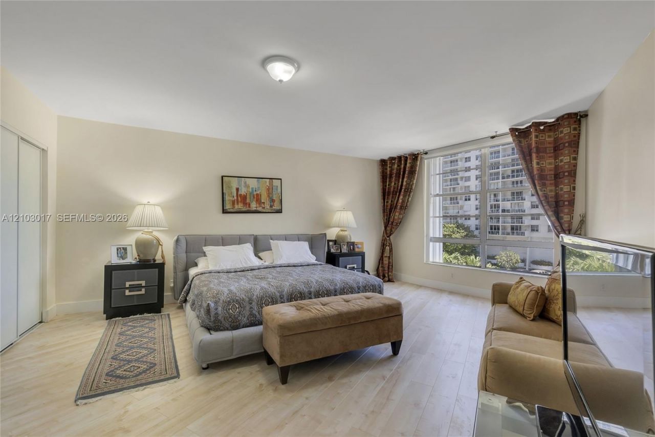 5660 Collins Ave, Unit 4B, Miami Beach, FL 33140 Photo