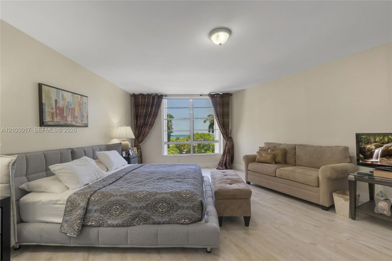 5660 Collins Ave, Unit 4B, Miami Beach, FL 33140 Photo