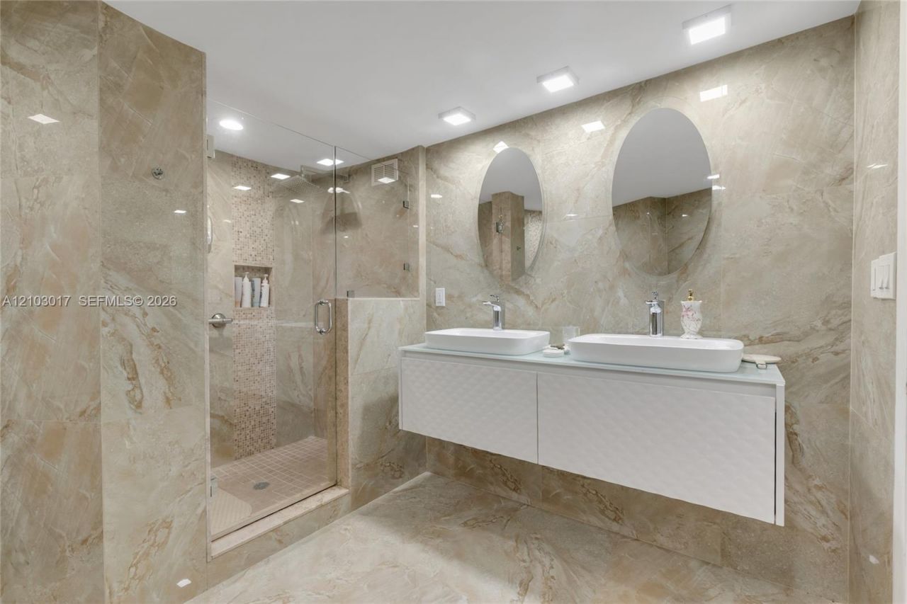 5660 Collins Ave, Unit 4B, Miami Beach, FL 33140 Photo