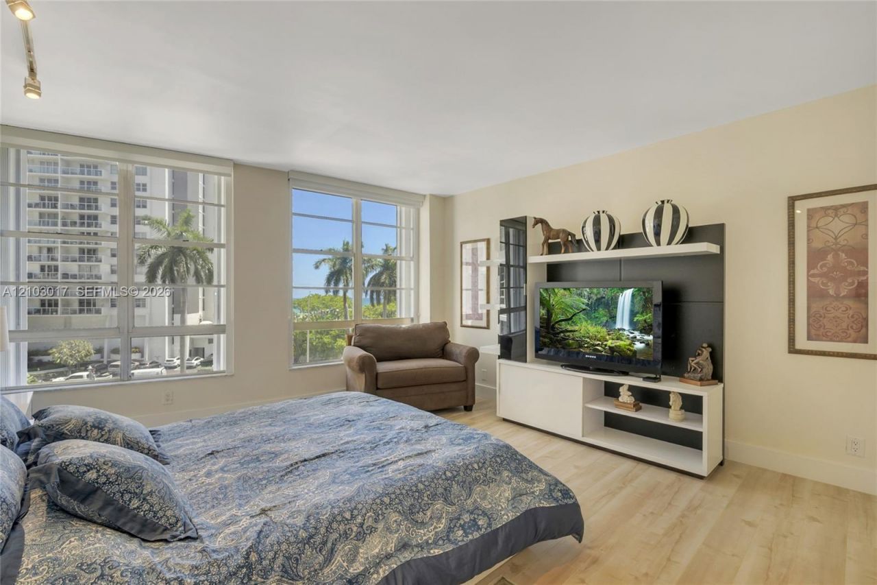 5660 Collins Ave, Unit 4B, Miami Beach, FL 33140 Photo