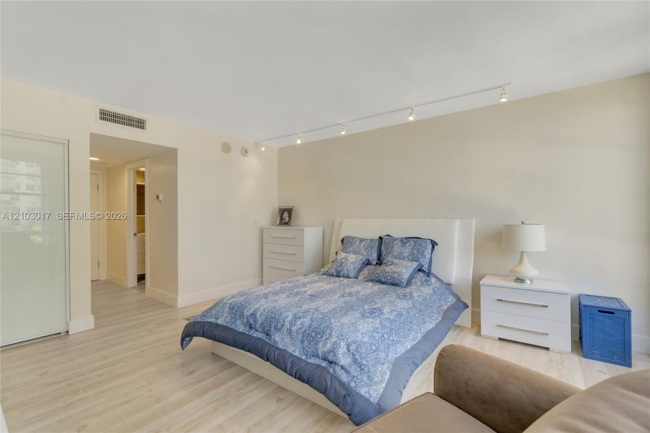 5660 Collins Ave, Unit 4B, Miami Beach, FL 33140 Photo