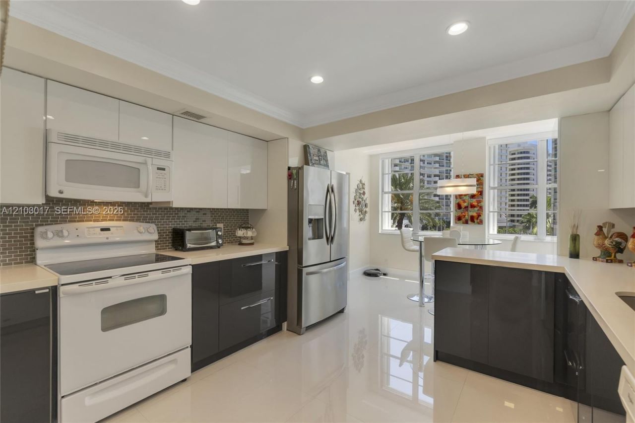 5660 Collins Ave, Unit 4B, Miami Beach, FL 33140 Photo