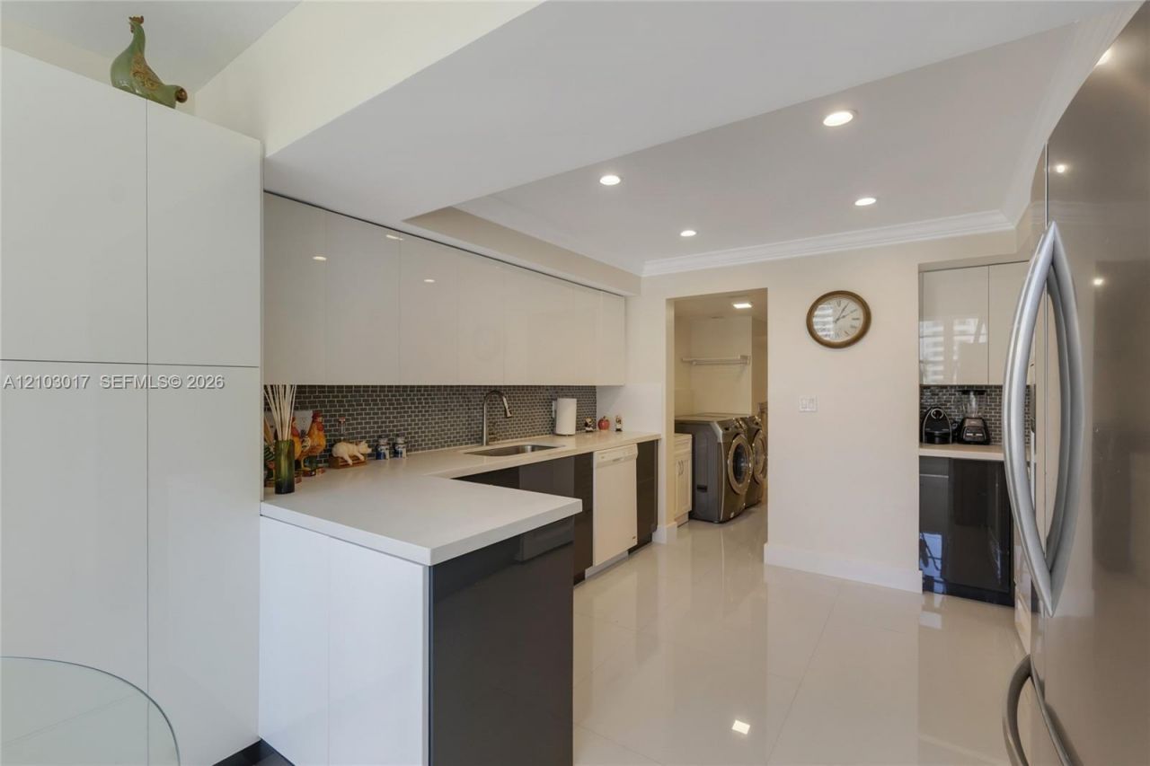 5660 Collins Ave, Unit 4B, Miami Beach, FL 33140 Photo