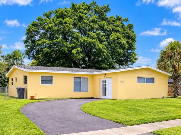 12217 Hillman Dr , Palm Beach Gardens, FL 33410