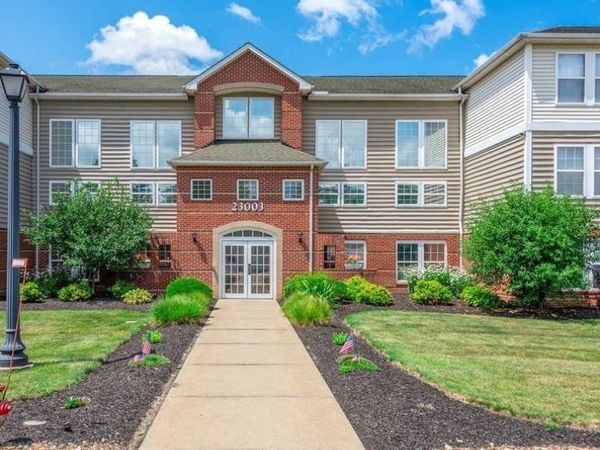 23003 Chandlers Lane , Unit 104, Olmsted Falls, OH 44138