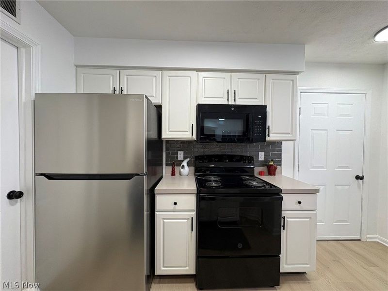 23003 Chandlers Lane, Unit 104, Olmsted Falls, OH 44138 Photo 3