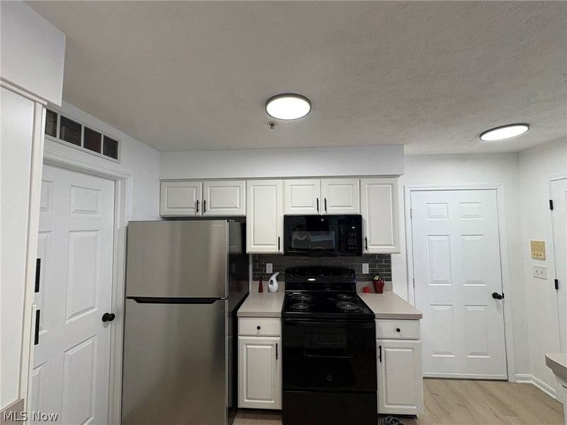 23003 Chandlers Lane, Unit 104, Olmsted Falls, OH 44138 Photo 4