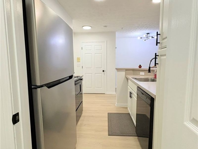 23003 Chandlers Lane, Unit 104, Olmsted Falls, OH 44138 Photo 5