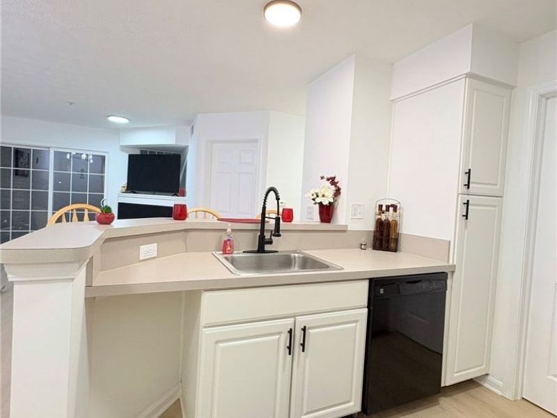 23003 Chandlers Lane, Unit 104, Olmsted Falls, OH 44138 Photo 7