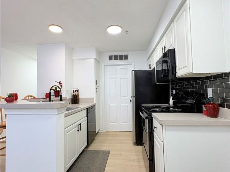 23003 Chandlers Lane, Unit 104, Olmsted Falls, OH 44138 Photo 8