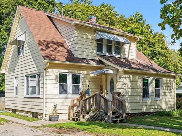 915 Chippewa Street E, Mt Pleasant, MI 48858