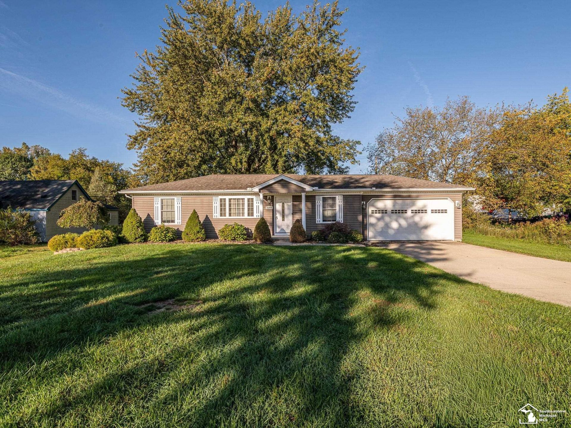 25484 Waltz Road, New Boston, MI 48164 Main Photo