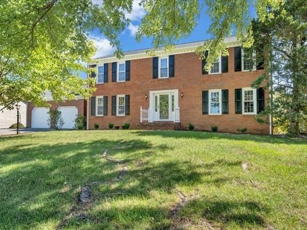 3959 Horsepen Mountain DR, Vinton, VA 24179