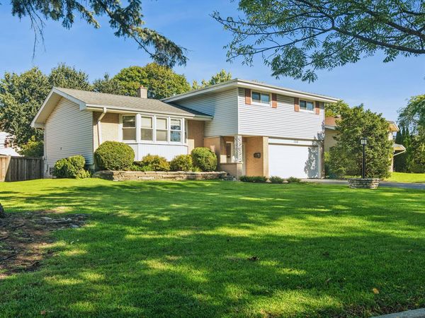 1310 E Ironwood Drive , Mount Prospect, IL 60056