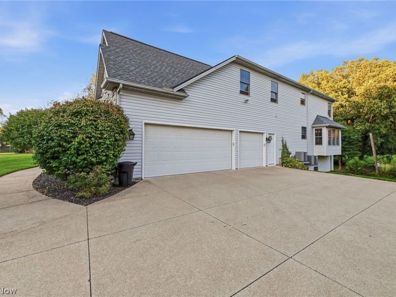 18643 Comstock Circle, Middleburg Heights, OH 44130 Photo 31