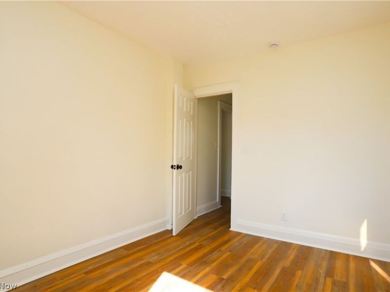 8216 Vineyard Avenue, Cleveland, OH 44105 Photo 10