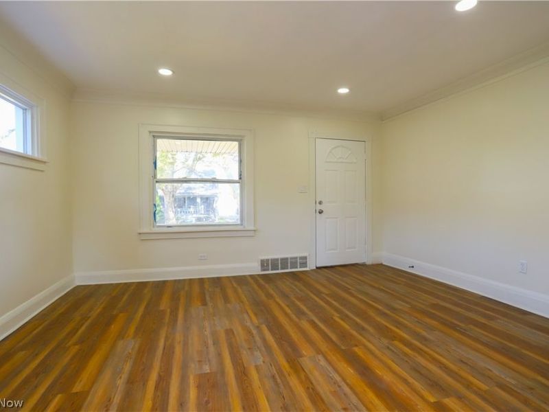 8216 Vineyard Avenue, Cleveland, OH 44105 Photo 14