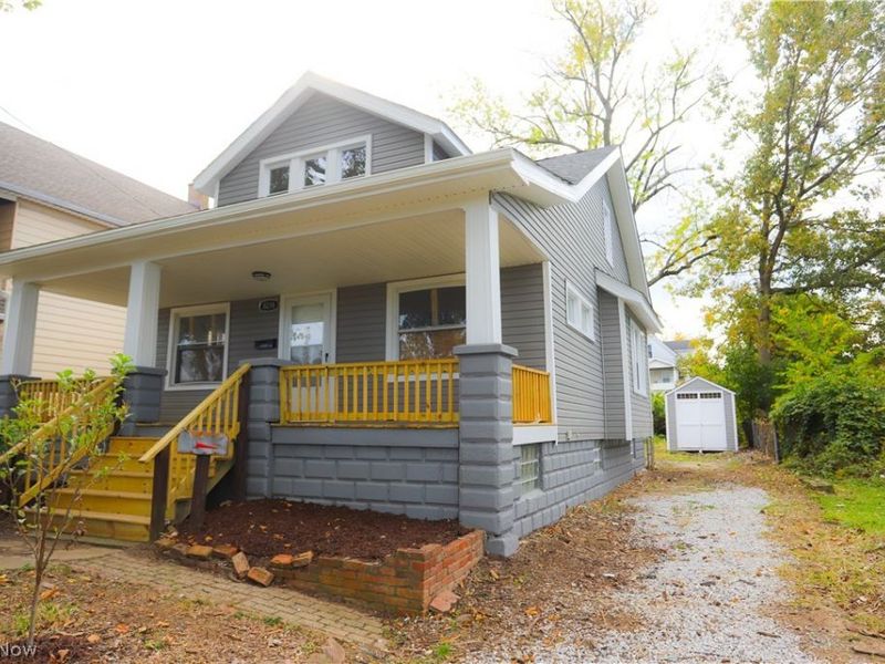 8216 Vineyard Avenue, Cleveland, OH 44105 Photo 2