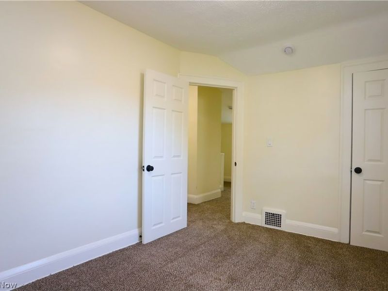 8216 Vineyard Avenue, Cleveland, OH 44105 Photo 21